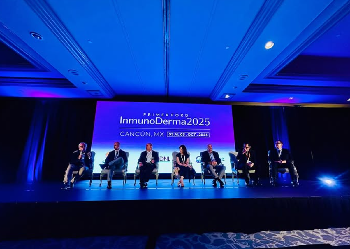 Asistentes al Primer Foro InmunoDerma durante una sesión académica